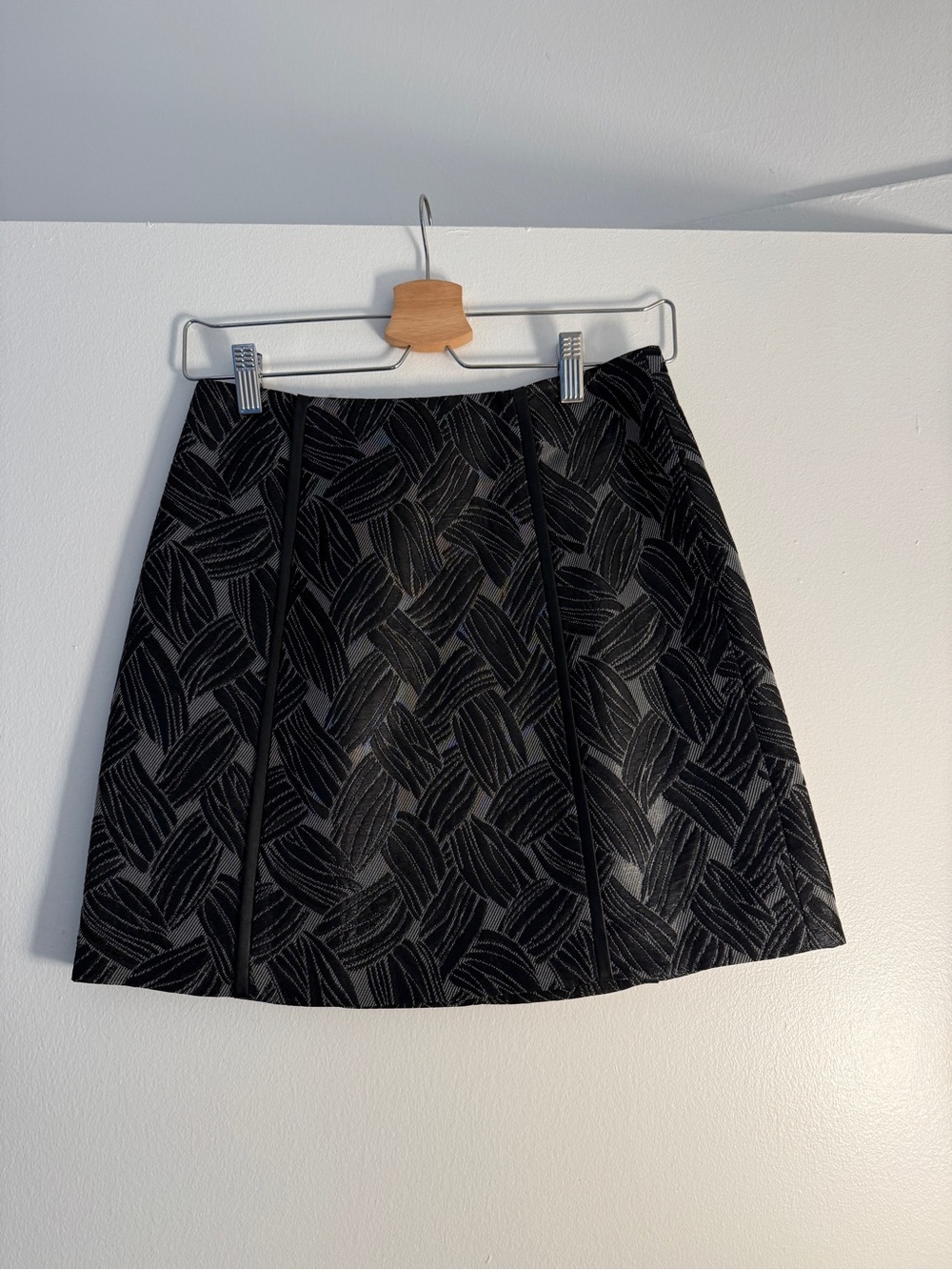 BCBGMaxAzria Black Patterned Mini Skirt